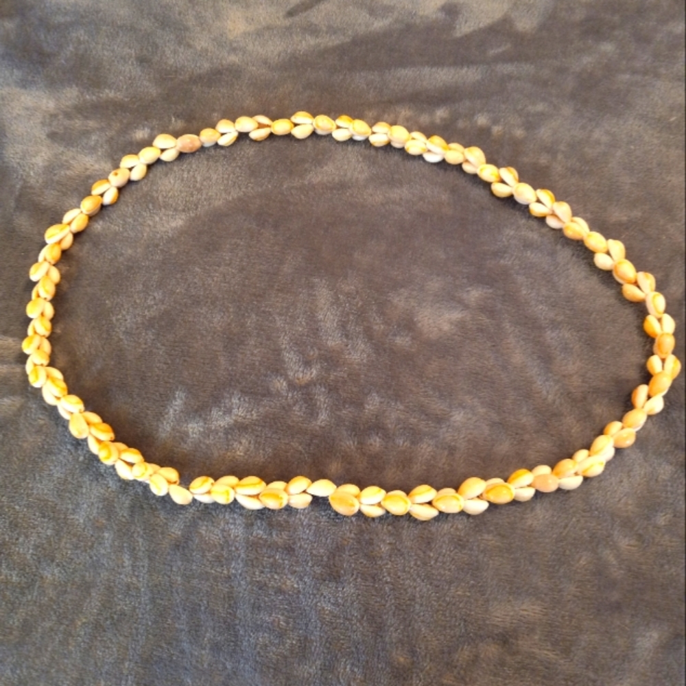 Vintage Cowrie 16" shell necklace
